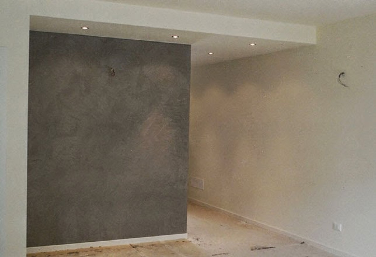 Mur en enduit décoratif béton ciré